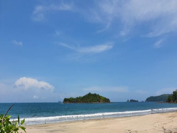 Seven Bedroom Stunning Beachfront Vacation Home in Playa Potrero