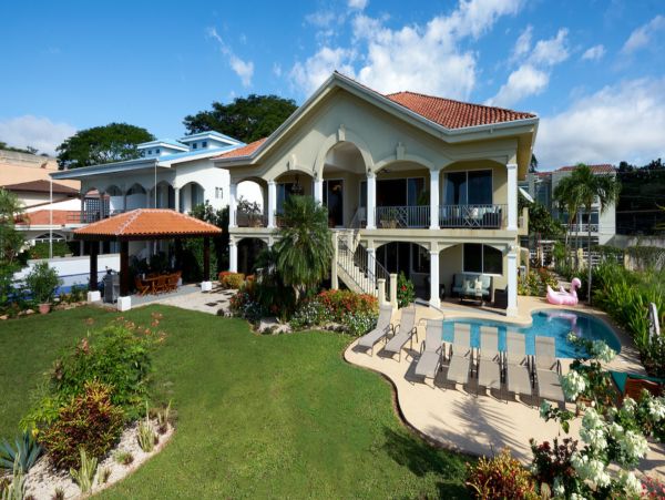 Seven Bedroom Stunning Beachfront Vacation Home in Playa Potrero