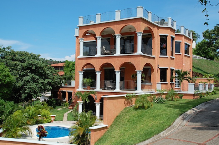 Four Bedroom Villa with Magnificent Pool