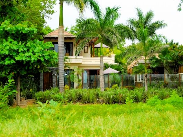 On Beach Tamarindo Vacation Home Five Bedroom with Guest House