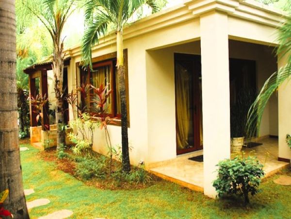 On Beach Tamarindo Vacation Home Five Bedroom with Guest House