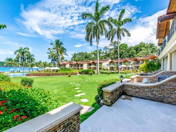 Four Bedroom Beachfront Vacation Rental in Playa Flamingo