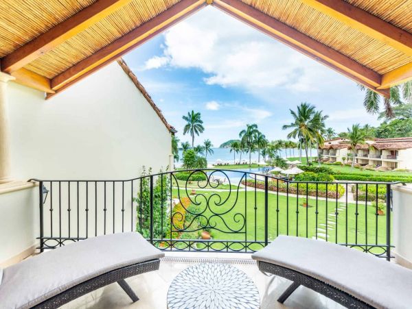 Four Bedroom Beachfront Vacation Rental in Playa Flamingo