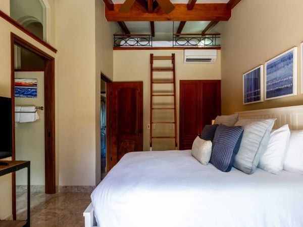 Four Bedroom Beachfront Vacation Rental in Playa Flamingo