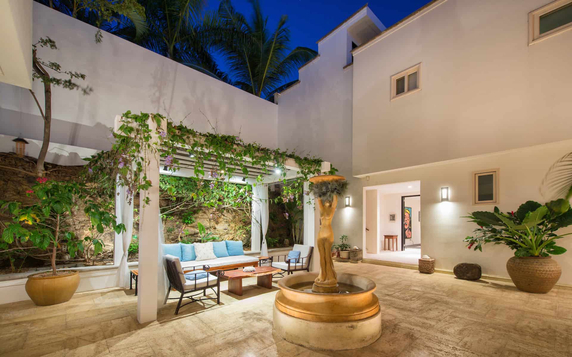 Giant Luxury Villa with Pool and Sumptuous Ocean Views in Flamingo