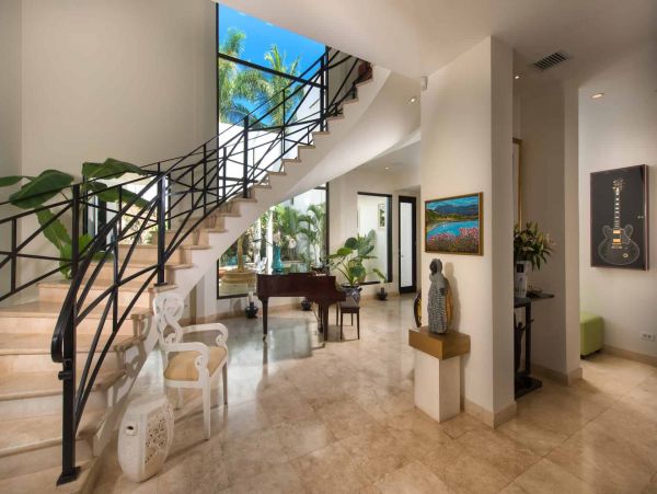 Giant Luxury Villa with Pool and Sumptuous Ocean Views in Flamingo
