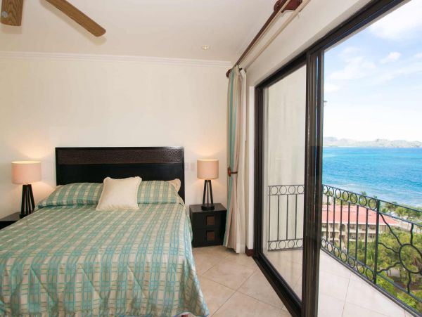 Three bedroom oceanview condo in Flamingo