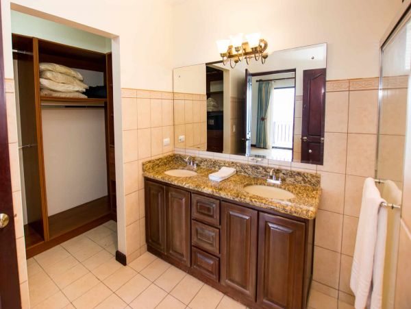 Three bedroom oceanview condo in Flamingo