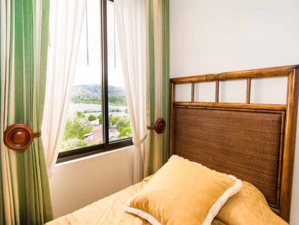 Three bedroom oceanview condo in Flamingo