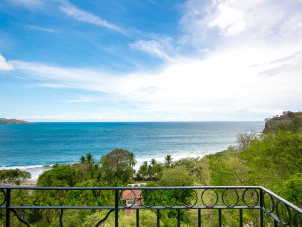 Three bedroom oceanview condo in Flamingo