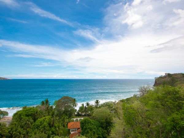 Three bedroom oceanview condo in Flamingo
