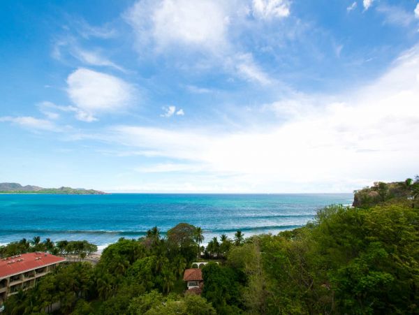 Three bedroom oceanview condo in Flamingo