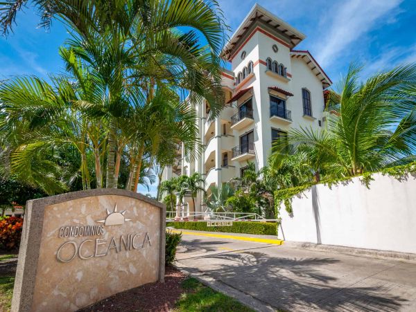 Three bedroom oceanview condo in Flamingo