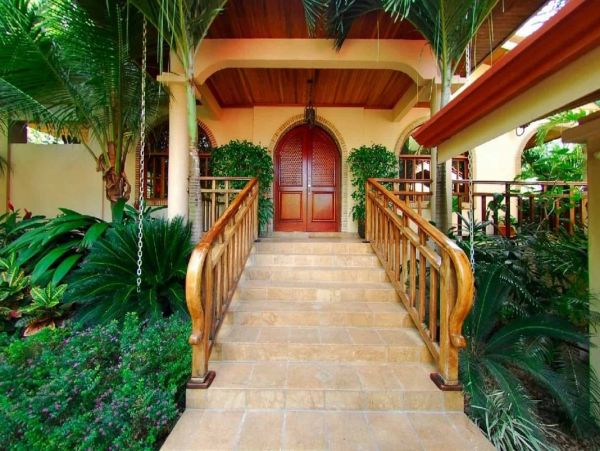 Beachfront Home with a private pool, top location!