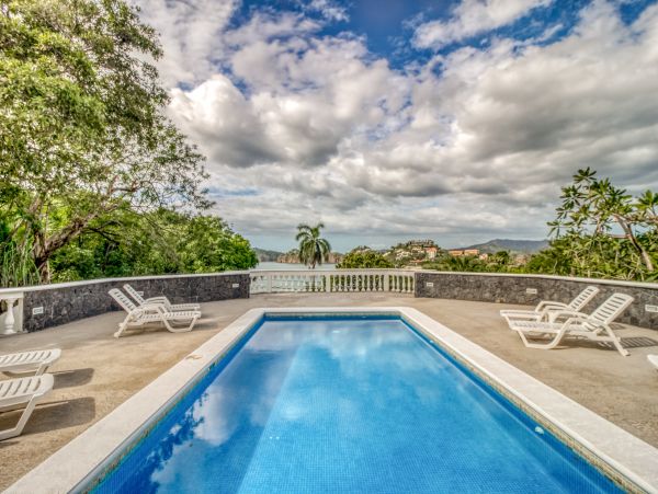 Flamingo Beach Five Bedroom Ocean View Villa