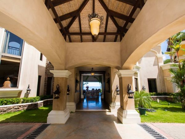 Luxury Six Bedroom Flamingo Villa Steps from Beach