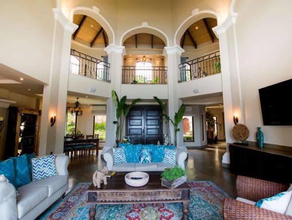 Luxury Six Bedroom Flamingo Villa Steps from Beach