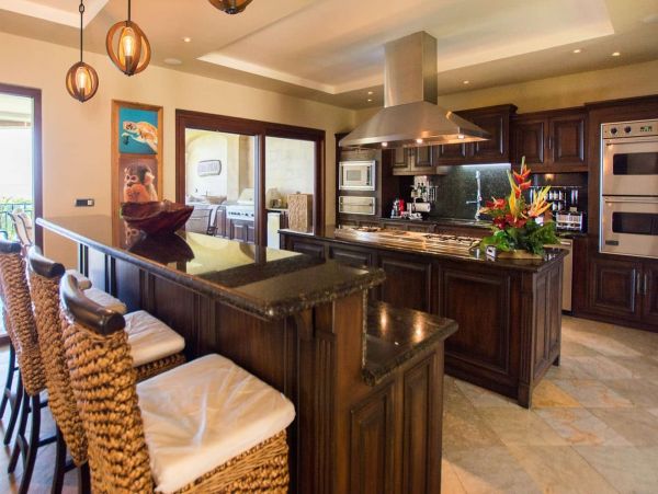 Luxury Six Bedroom Flamingo Villa Steps from Beach