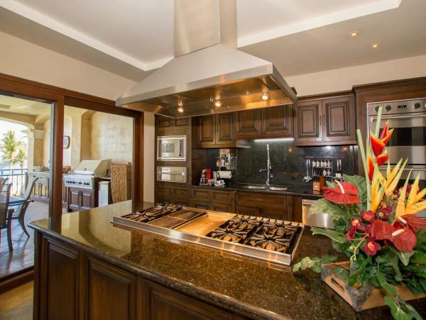 Luxury Six Bedroom Flamingo Villa Steps from Beach
