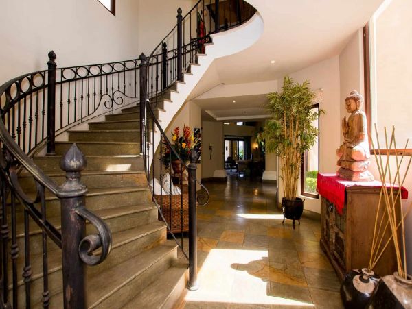 Luxury Six Bedroom Flamingo Villa Steps from Beach