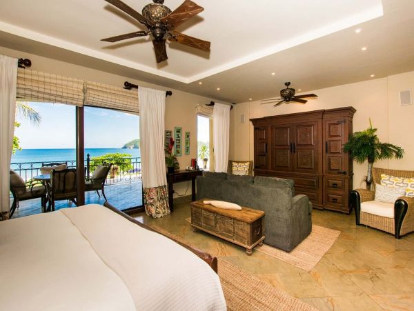 Luxury Six Bedroom Flamingo Villa Steps from Beach