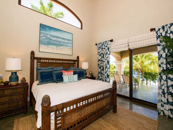 Luxury Six Bedroom Flamingo Villa Steps from Beach