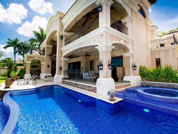 Luxury Six Bedroom Flamingo Villa Steps from Beach