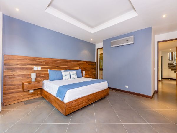 Gorgeous 6 Bedroom Pool Villa in Guanacaste Walk To Beach