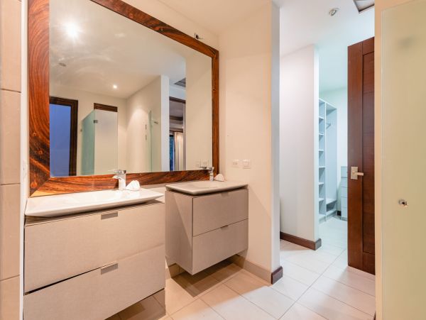 Gorgeous 6 Bedroom Pool Villa in Guanacaste Walk To Beach