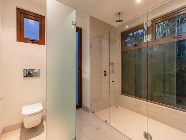 Gorgeous 6 Bedroom Pool Villa in Guanacaste Walk To Beach
