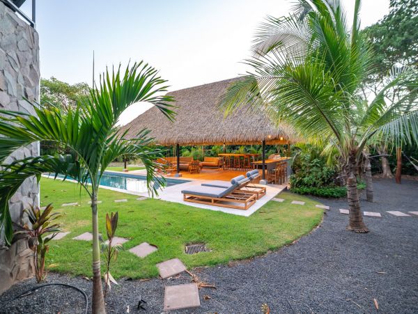 Gorgeous 6 Bedroom Pool Villa in Guanacaste Walk To Beach