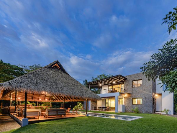 Gorgeous 6 Bedroom Pool Villa in Guanacaste Walk To Beach