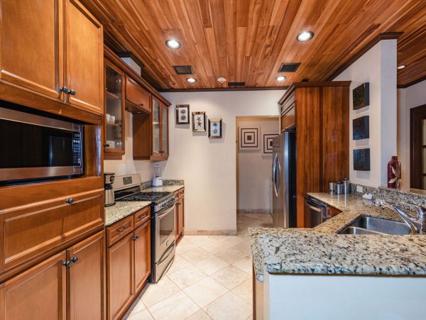 2 Bedroom Condo across the street from Langosta Beach