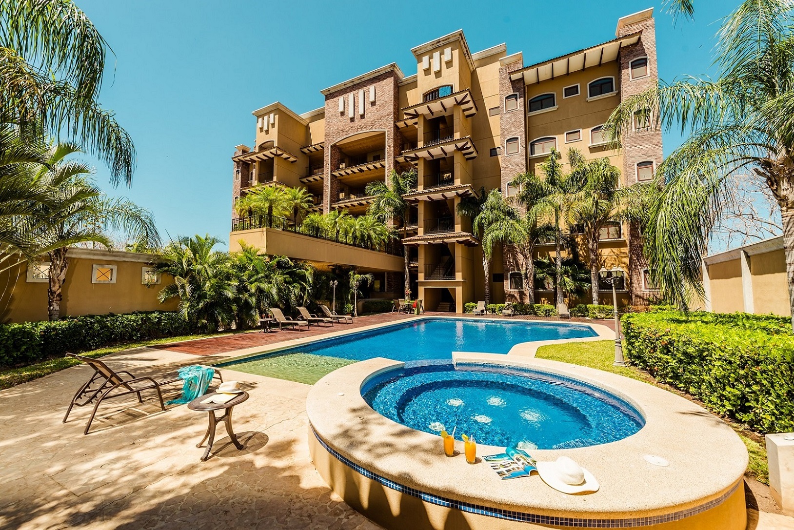 Beachfront Condo with amazing Ocean Views
