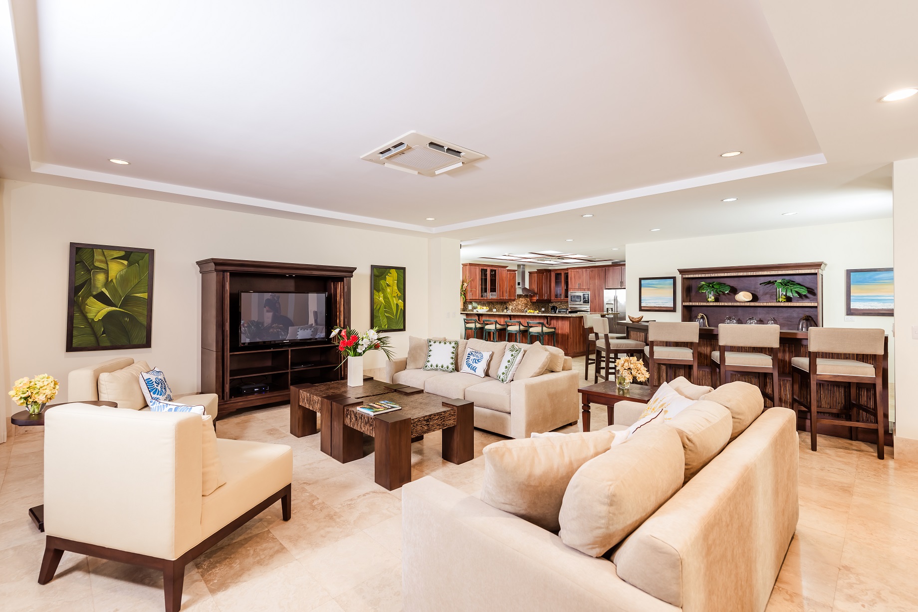 Beachfront Condo with amazing Ocean Views