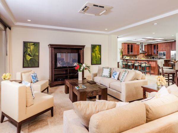 Beachfront Condo with amazing Ocean Views