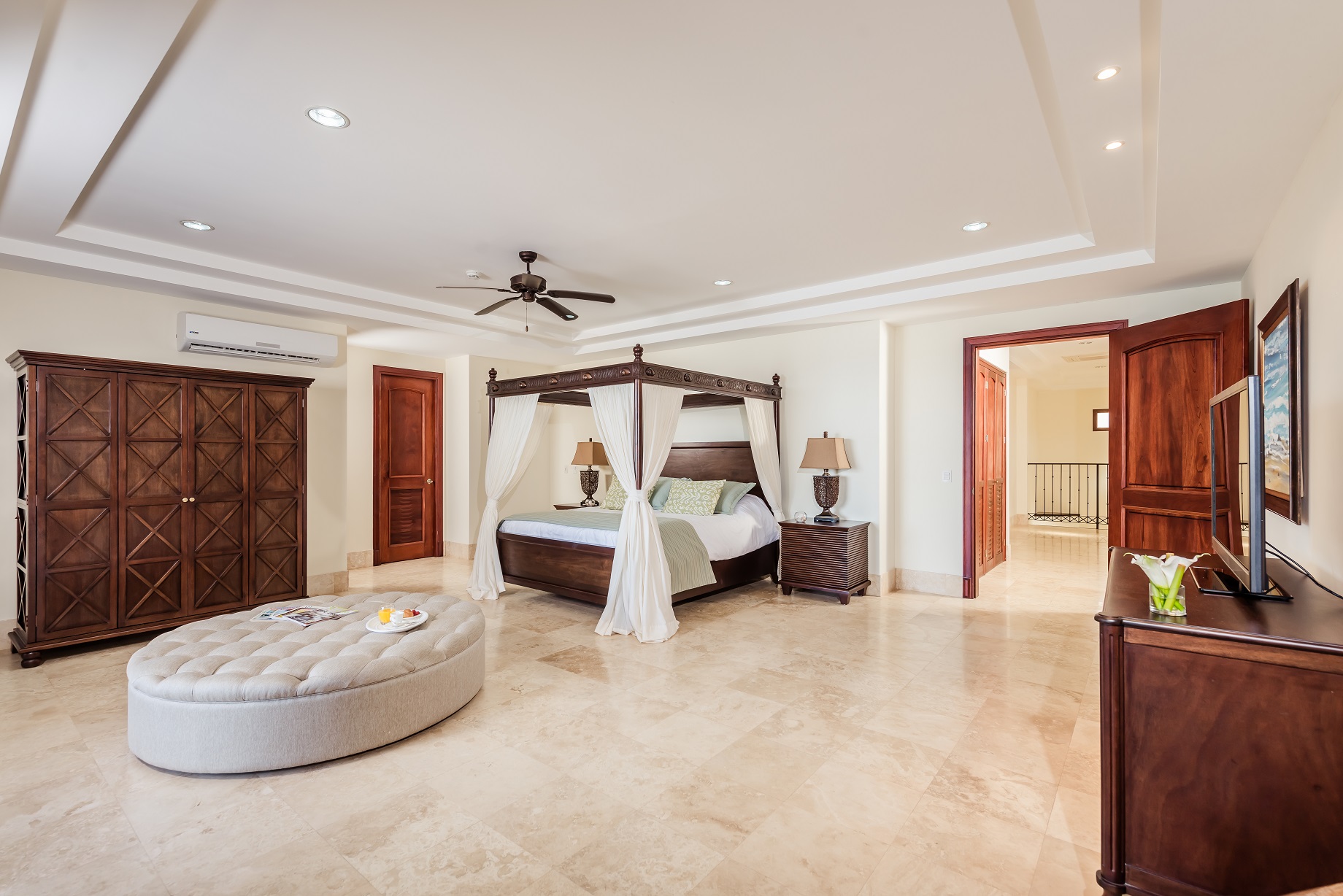 Beachfront Condo with amazing Ocean Views