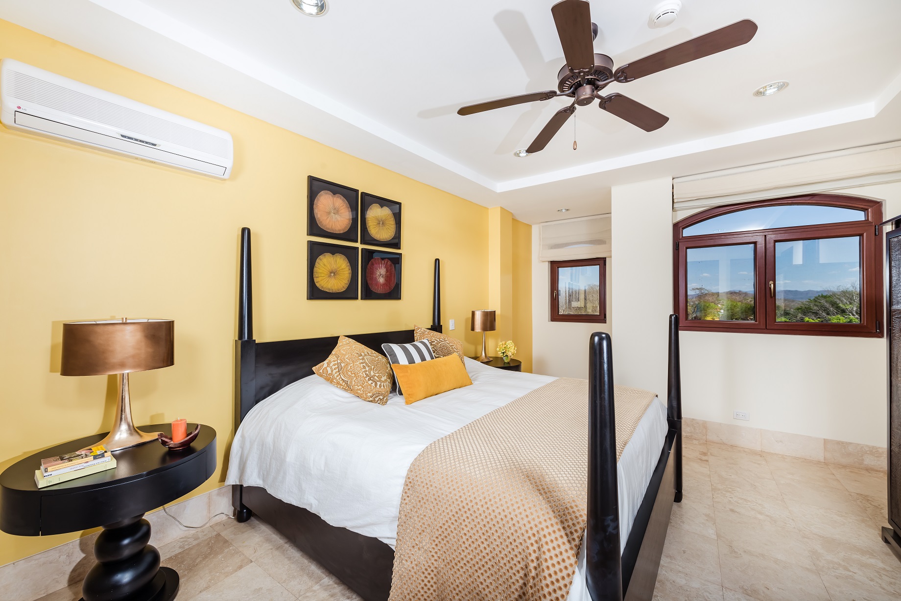 Beachfront Condo with amazing Ocean Views