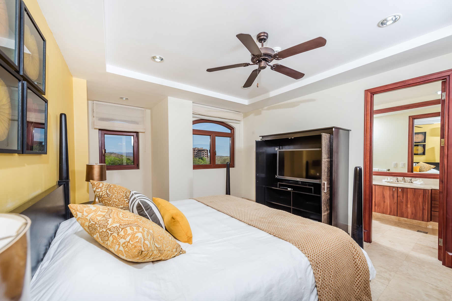 Beachfront Condo with amazing Ocean Views