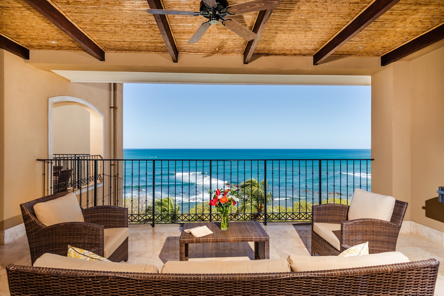 Beachfront Condo with amazing Ocean Views