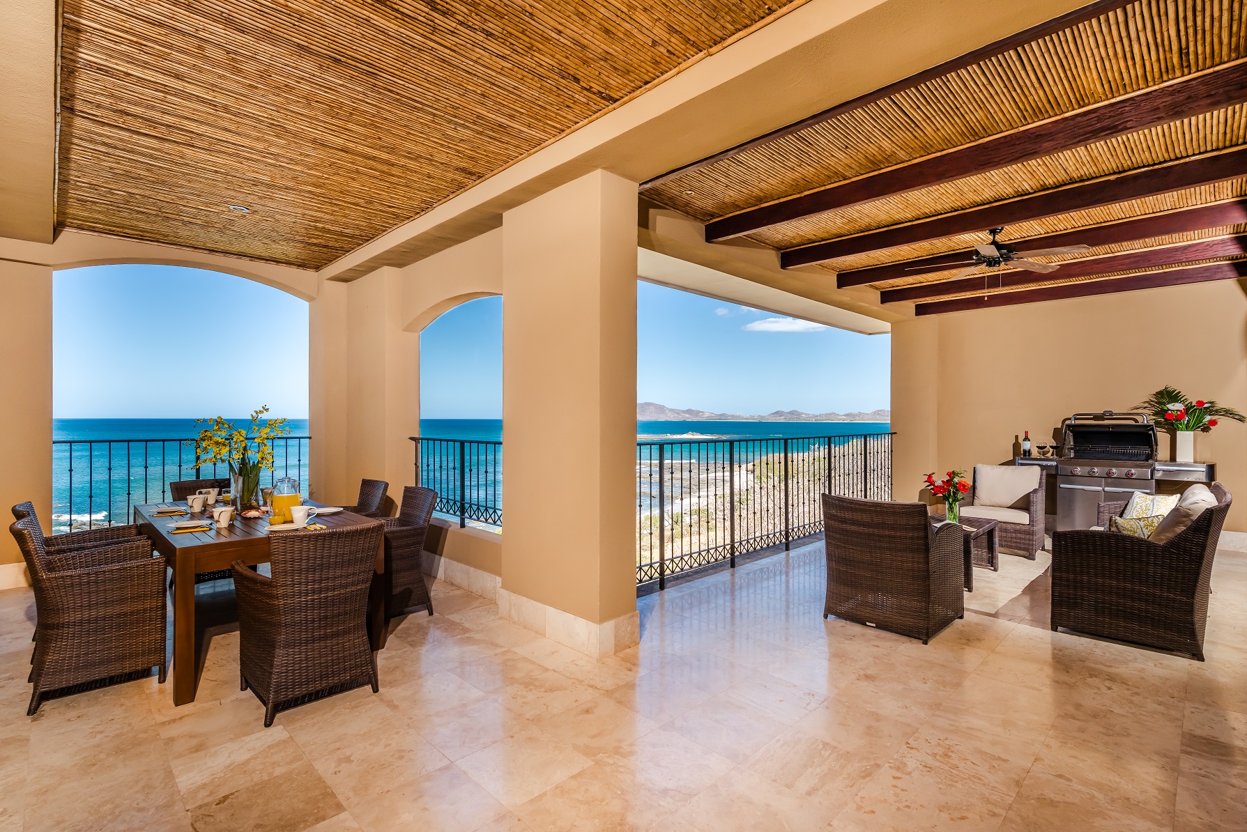 Beachfront Condo with amazing Ocean Views