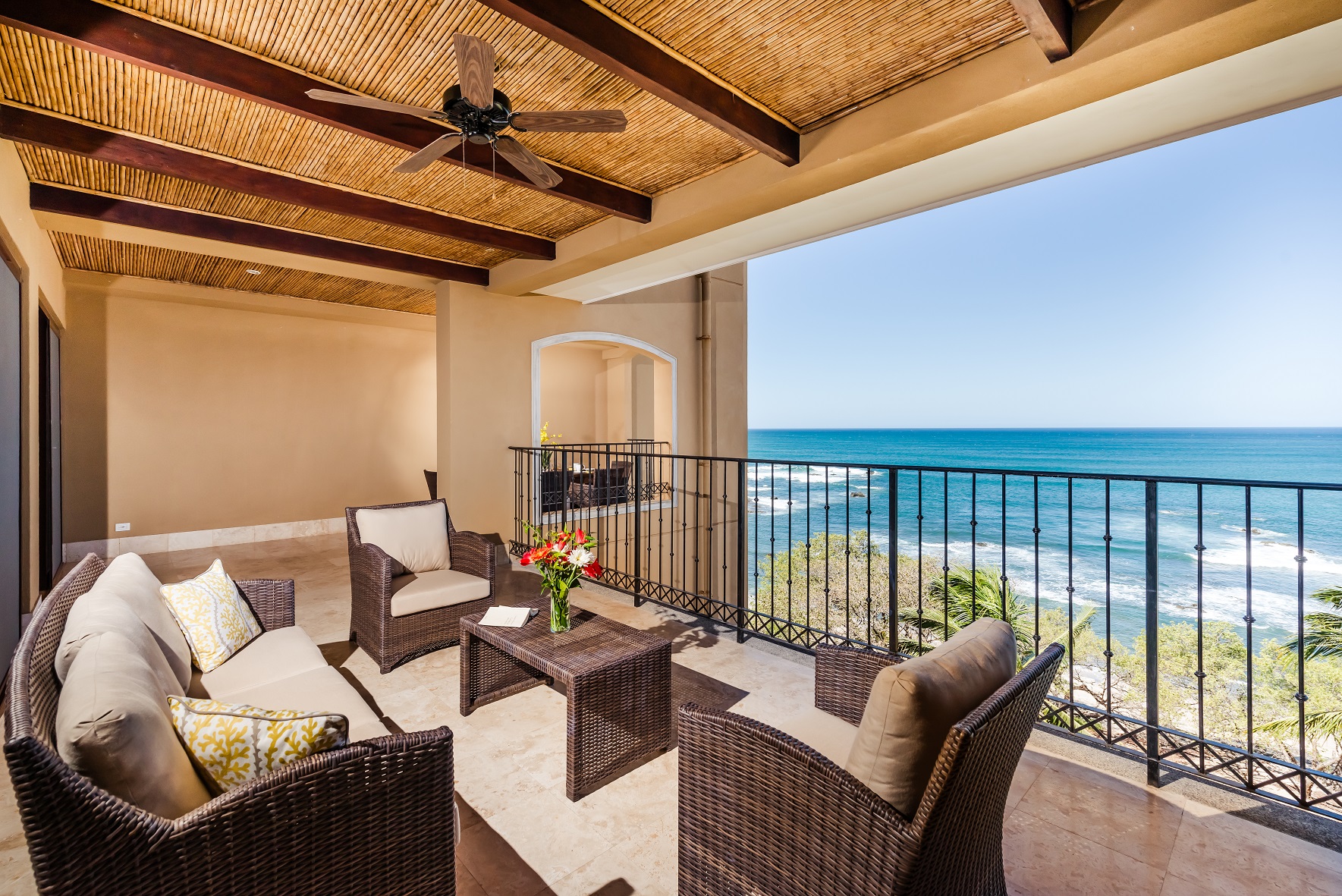 Beachfront Condo with amazing Ocean Views