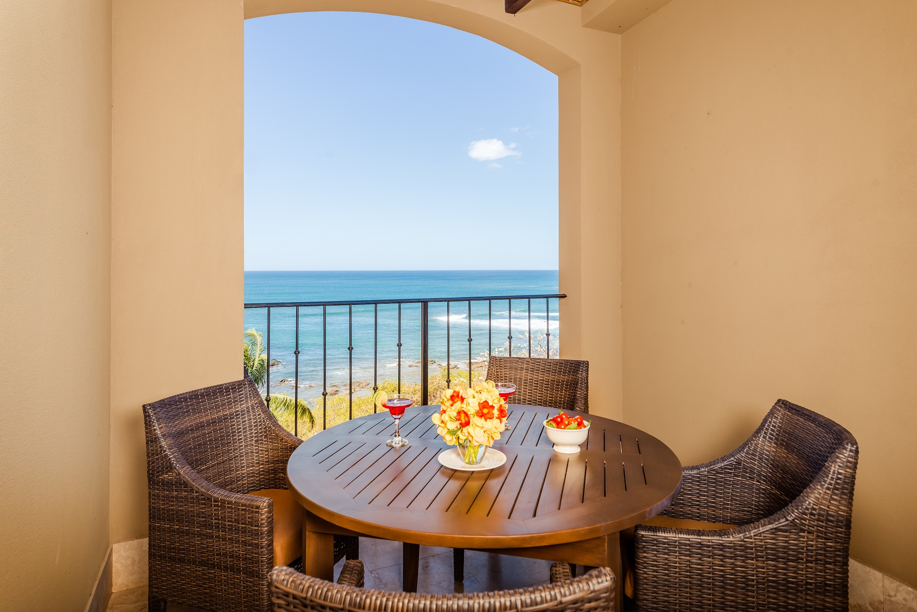Beachfront Condo with amazing Ocean Views