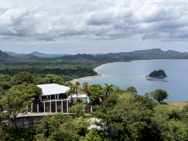 Luxury Villa Less than  Half mile to  Beach Playa Flamingo