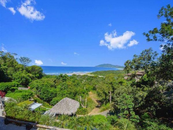 Four Bedroom Tamarindo Vacation Villa Short Walk to Beach