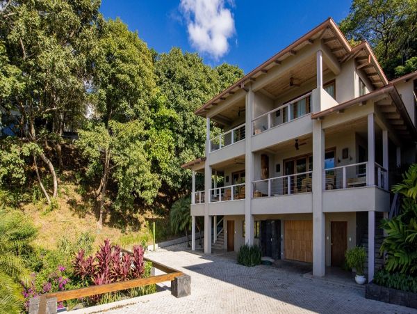 Four Bedroom Tamarindo Vacation Villa Short Walk to Beach