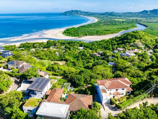 Four Bedroom Home with Infinity Pool & Ocean View