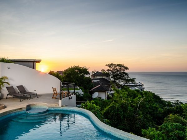 Four Bedroom Home with Infinity Pool & Ocean View