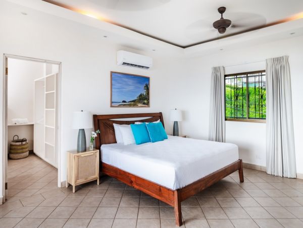Four Bedroom Home with Infinity Pool & Ocean View