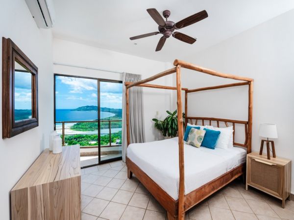 Four Bedroom Home with Infinity Pool & Ocean View